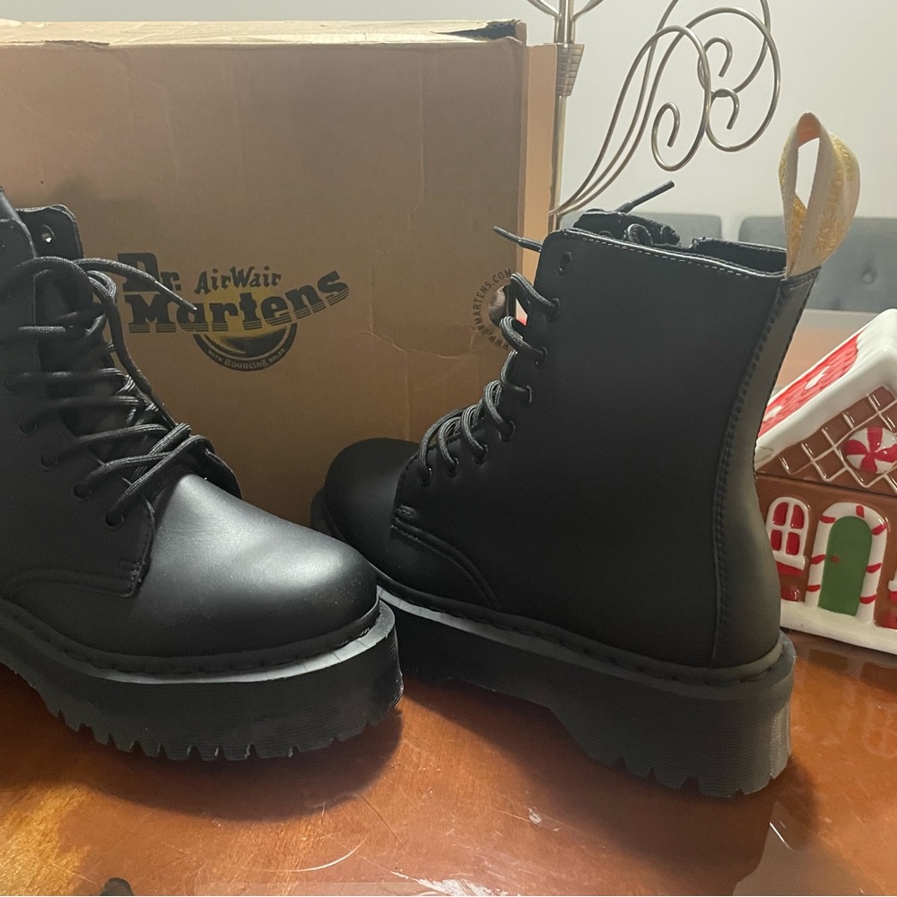 Dr Martens Vegan Jadon II Mono Platform Boots Black Womens (EU 40) US 8.5 NIB